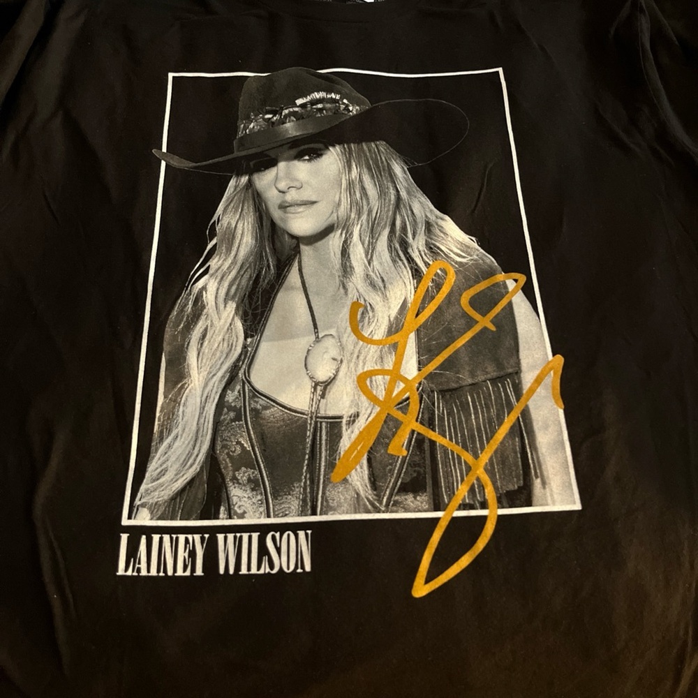 Lainey Wilson Graphic Tee Black with Gold Signature Women’s Men’s 2XL NWOT